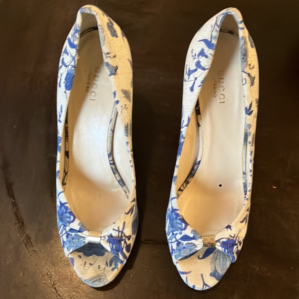 Gucci blue and white floral print canvas peep toe wedge sandal heels - Picture 4 of 8